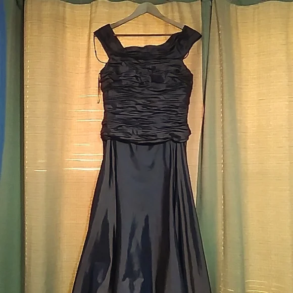 JS COLLECTIONS LONG BROWN SATIN FORMAL DRESS SIZE 10 - Picture 5 of 16